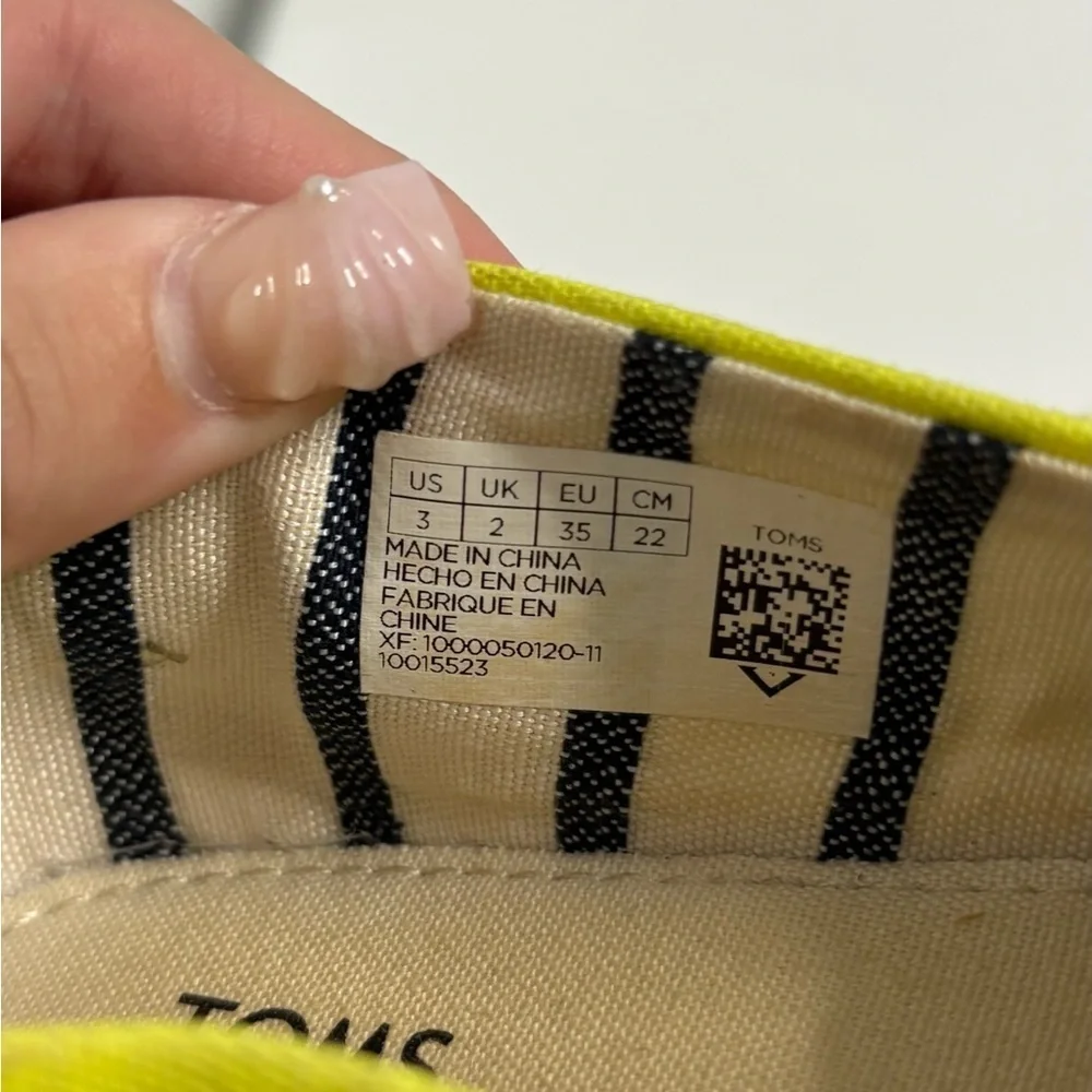 Girls size 3 toms shoes, #M1037